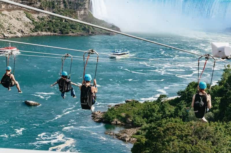 Chutes du Niagara, Canada : Faites de la tyrolienne jusqu'aux chutes