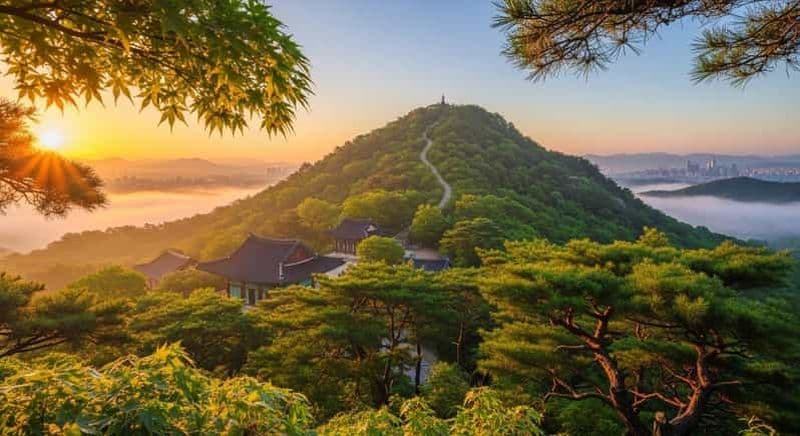 Randonnée au lever et au coucher du soleil à Séoul + aventure culinaire et découverte des temples