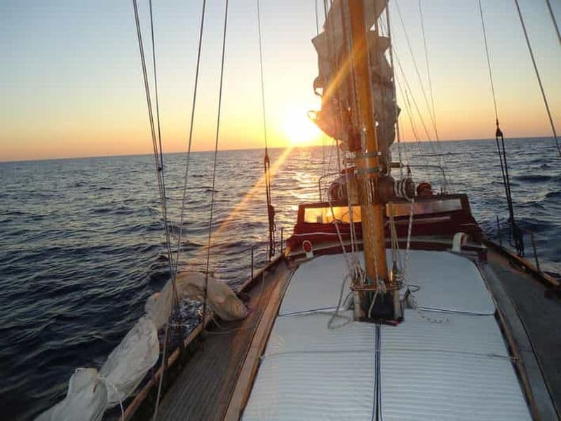 Billet Port de plaisance de Castro (LE) Promenade en bateau à voile sur le Cassiopée d'époque