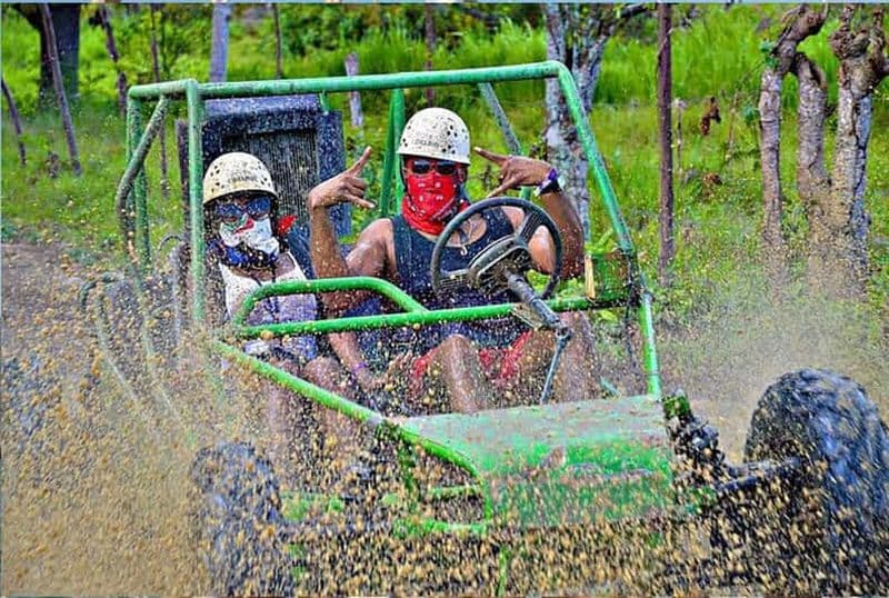 Buggy, cheval et tyrolienne avec déjeuner inclus depuis Punta Cana