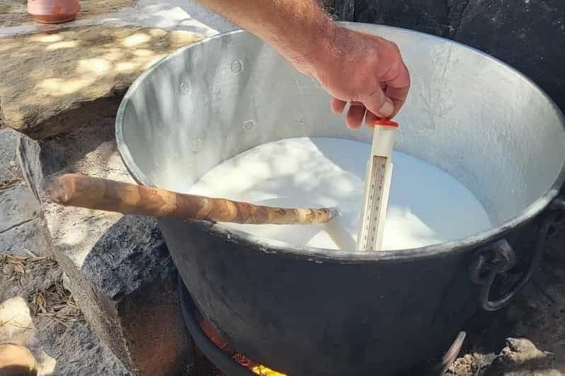 Expérience privée de 6 heures autour du fromage et du vin à Naxos