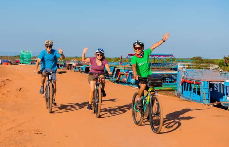 Kampong Phluk : Visite à vélo du village flottant et croisière au coucher du soleil