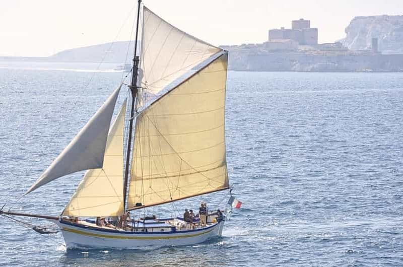 Billet Marseille : Croisière en voilier dans les calanques, déjeuner et vin
