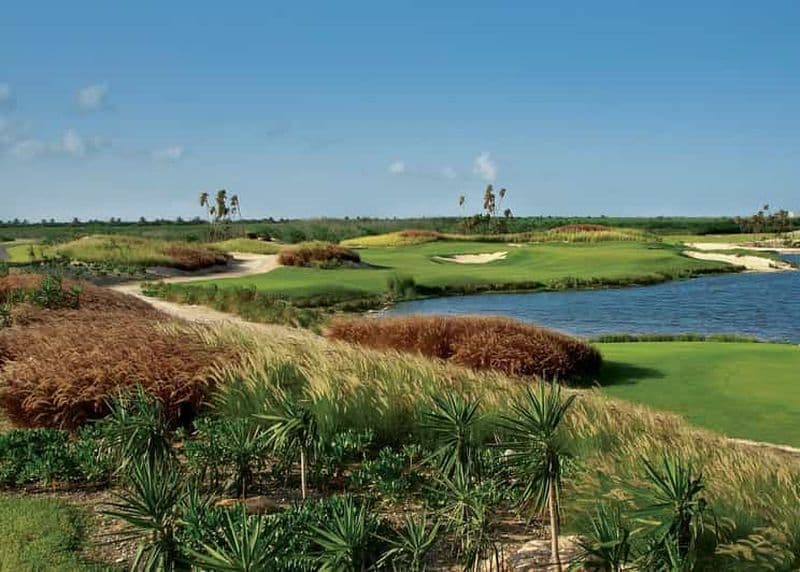 Play Riviera Cancun Golf Course W/Clubs