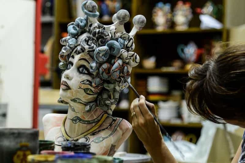 Cours de poterie exclusif de 2 heures avec l'artiste Gloria à Ibla