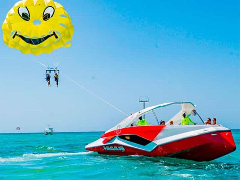 Punta Cana : aventure en boogie board et parachute ascensionnel