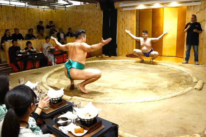 Billet Tokyo : Spectacle de Sumo avec Hot Pot de Poulet et une photo