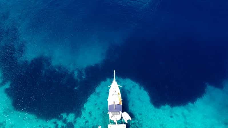 Billet Au départ d'Agia Efimia : Excursion à la voile d'une journée à Ithaque (tout compris)