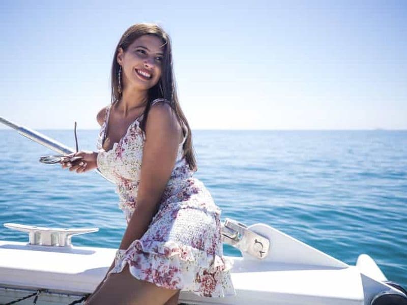 Billet Valence : catamaran avec baignade et DJ en option