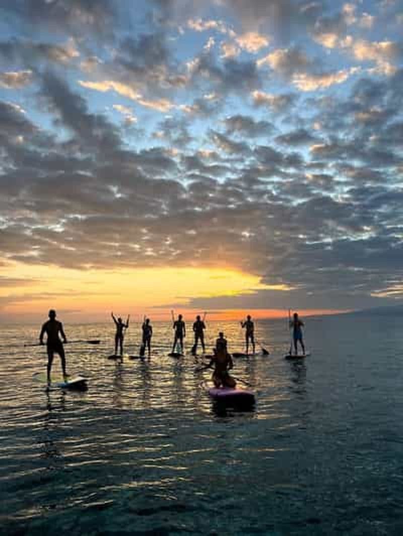 Gili Trawangan : séance de paddle ou de kayak au lever du soleil avec prise de vue par drone