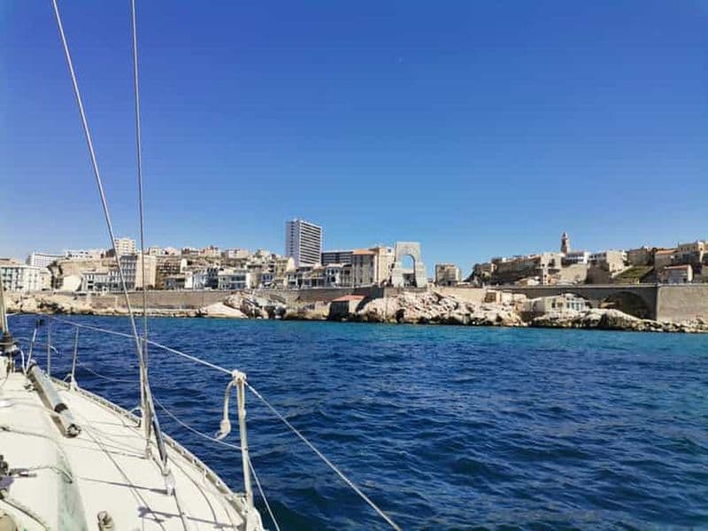 Tour en bateau à voile à Marseille