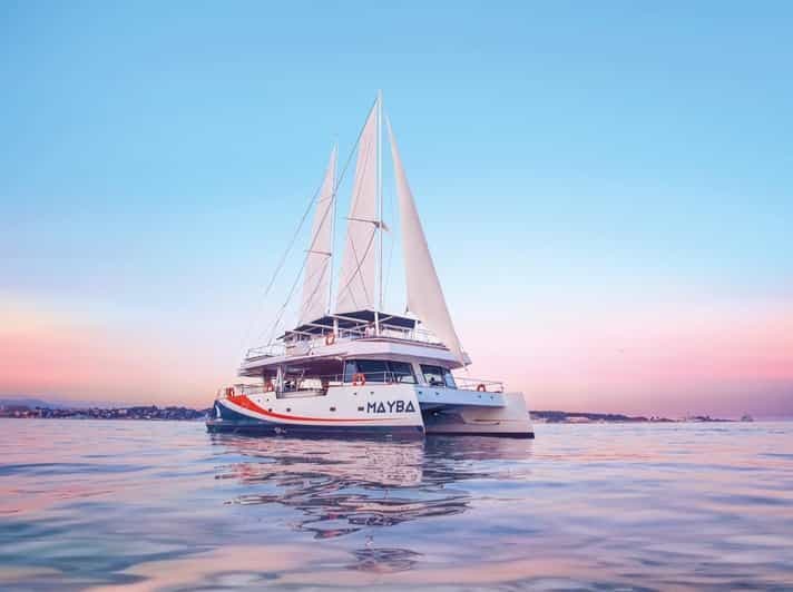 Marina Baie des Anges : Le Coucher de Soleil en Mer en Maxi Catamaran