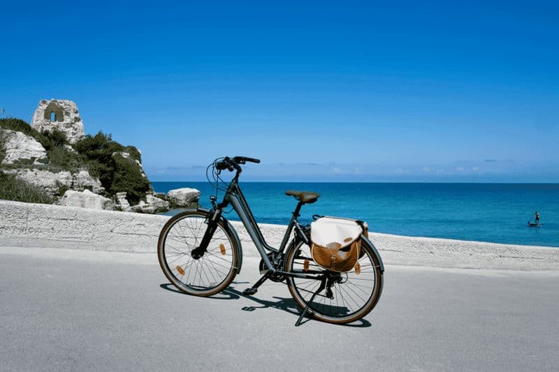 Grotta della Poesia, Torre dell'Orso et Sant'Andrea : circuit à vélo autoguidé