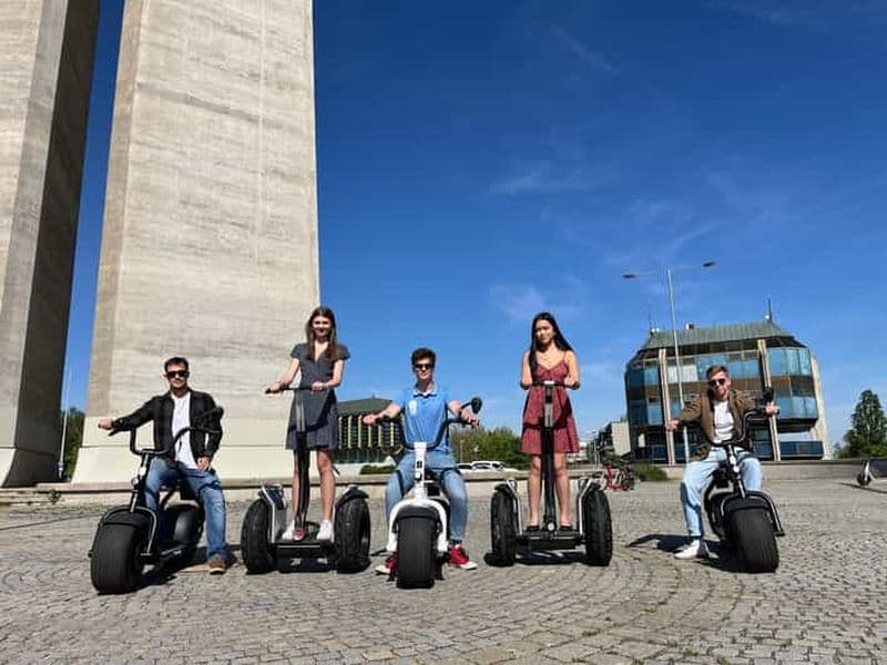 Prague : visite combinée des temps forts de la ville en Segway et trottinette électrique