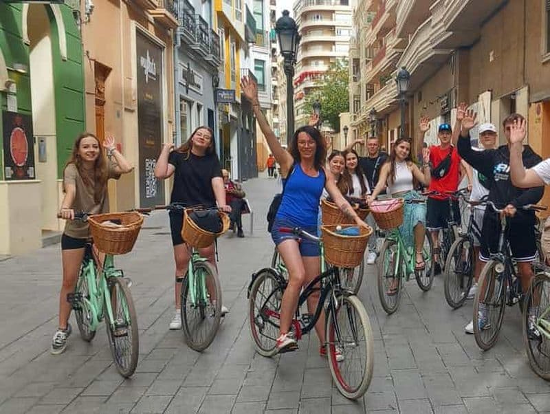 Visite d'Alicante à vélo. Uniquement en petits groupes.
