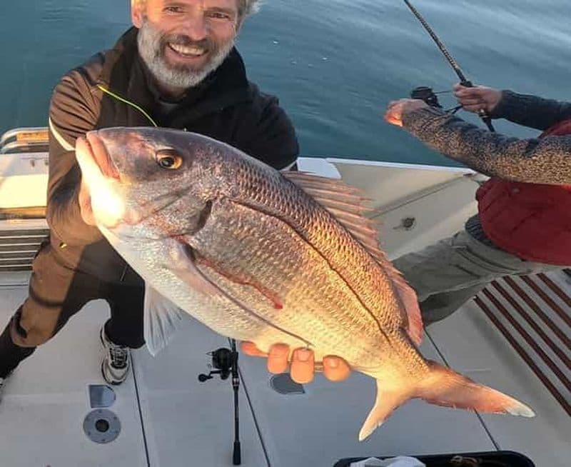 Journée de pêche de 4 heures en bateau au départ de Hondarribia