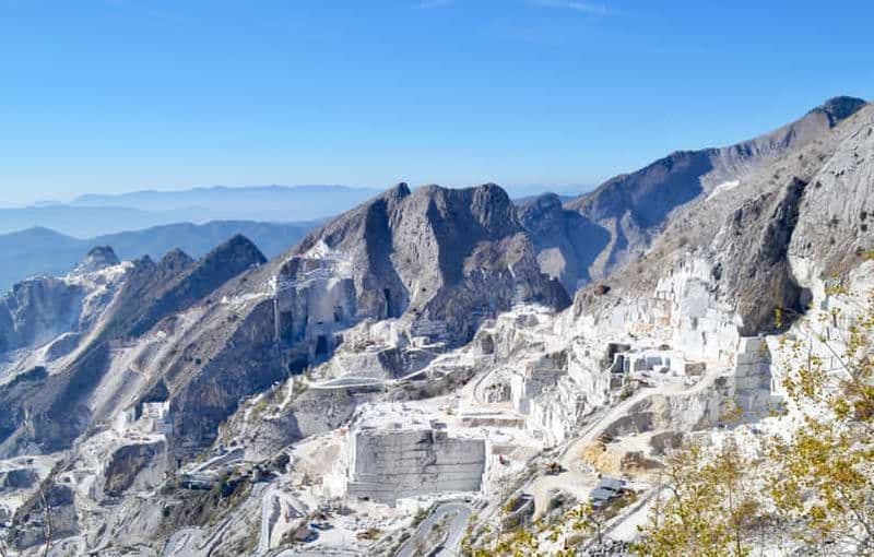 Au départ de Carrare : visite des carrières de marbre en jeep et dégustation de lard