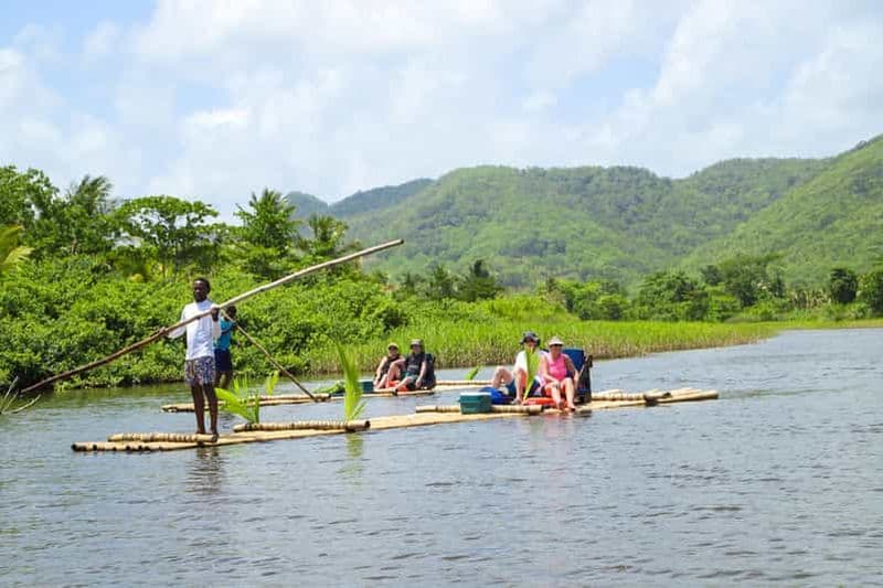 Sainte-Lucie : Rafting privé en bambou sur la rivière Roseau