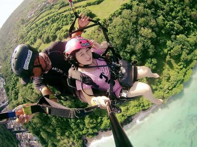 Bali : Vol en parapente sur la plage d'Uluwatu ou de Nusa Dua