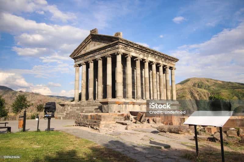 Temple de Garni - Monastère de Geghard - Symphonie de pierres