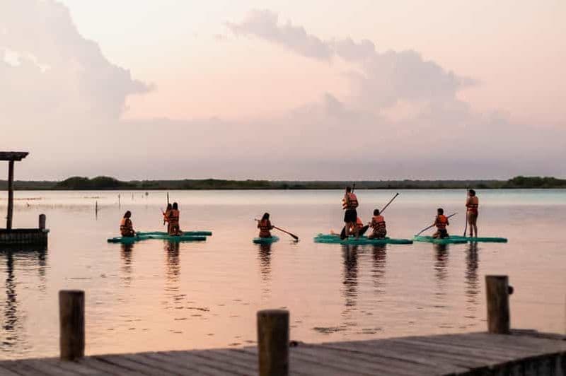 Excursion en paddleboard ou en kayak au lever du soleil dans la lagune de Bacalar