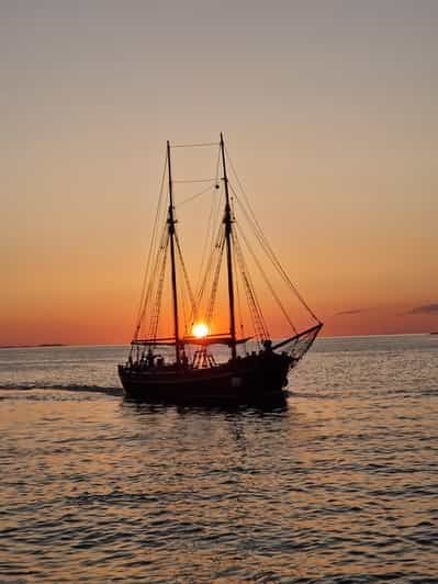 Billet Zadar : Croisière au coucher du soleil sur un bateau traditionnel avec vin