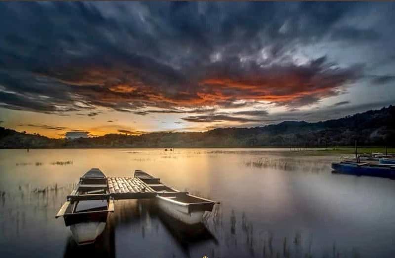 Bali : Expérience de Canoë au Lever du Soleil sur le Lac Tamblingan à Munduk