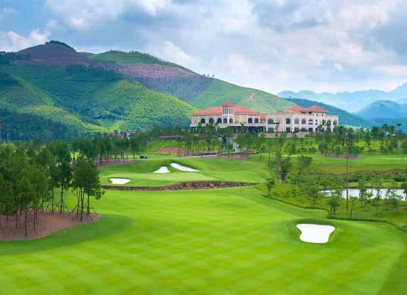 Visite privative d'une journée au Silk Path Dong Trieu Golf avec transfert