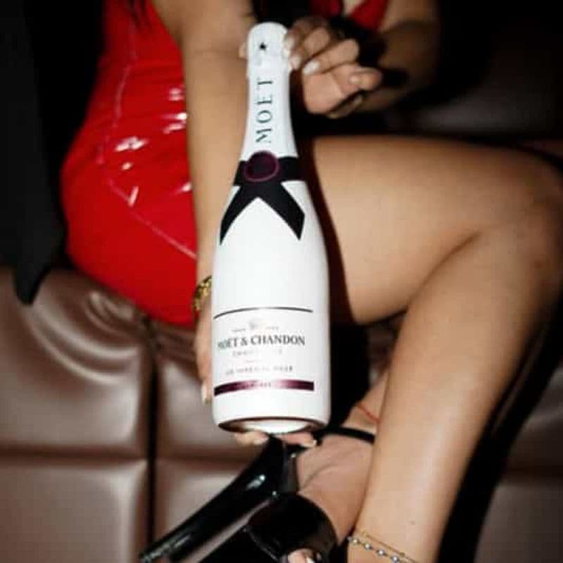 Porto : Cabaret & Pole Shows, offrez une coupe de champagne