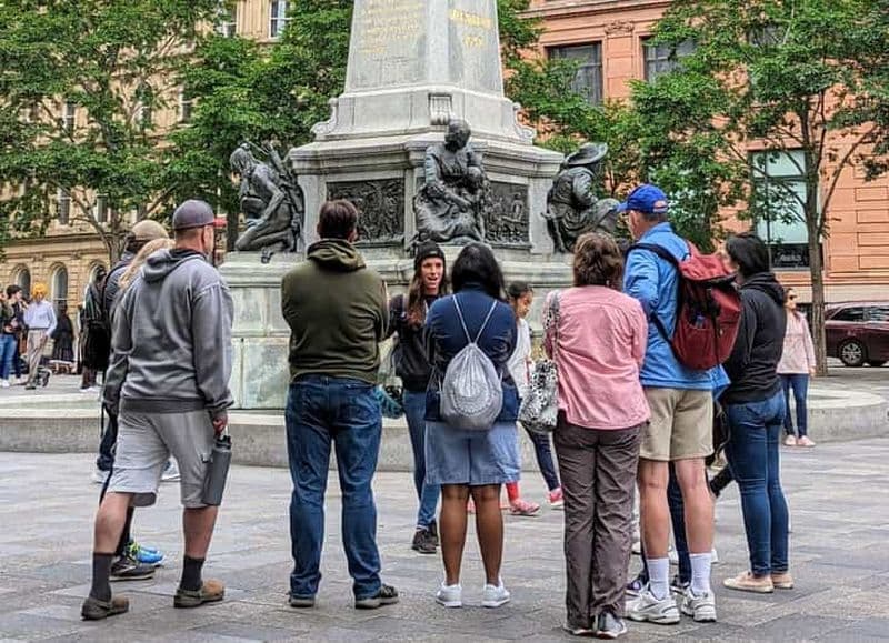 Billet Montréal : Explorez le Vieux-Montréal visite en petit groupe à pied