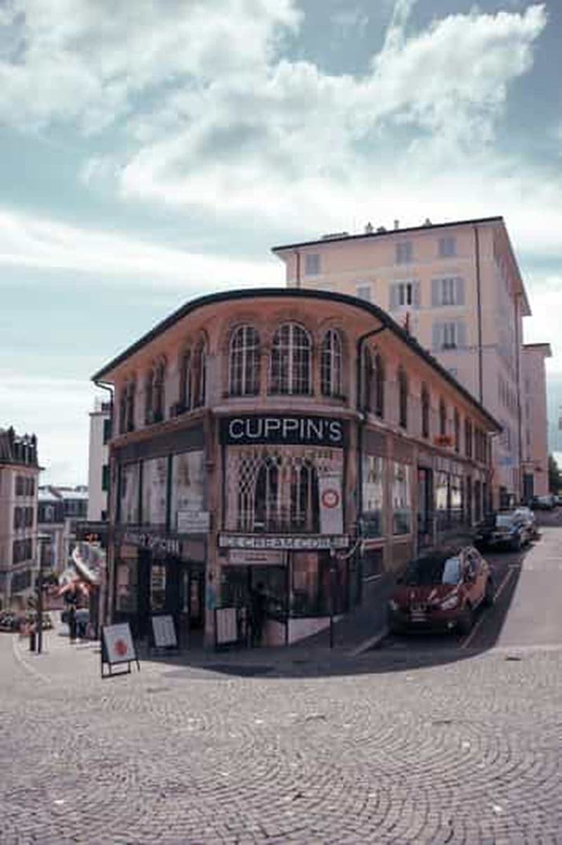 Billet Lausanne : visite guidée à pied avec dégustation de chocolat et métro