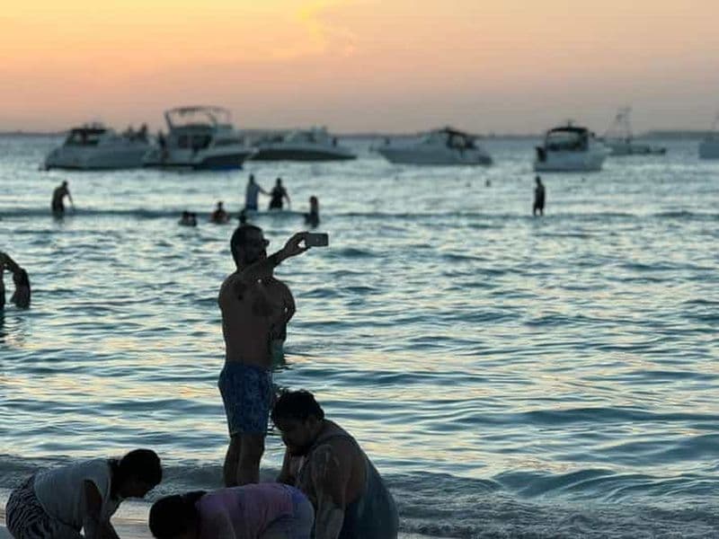 Voile au coucher du soleil vers Isla Mujeres avec transfert à Cancún