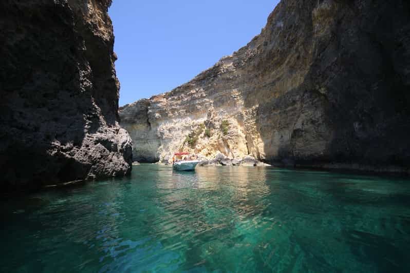 Mellieha : 11h00 Tour de la grotte de Comino en bateau à moteur 2h Lagon bleu