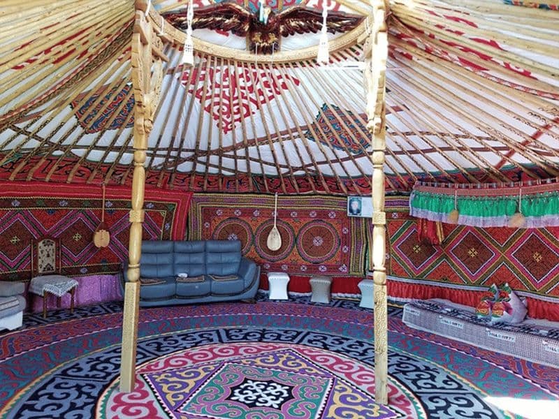 Depuis Oulan-Bator : statue de Gengis Khan et parc national de Terelj