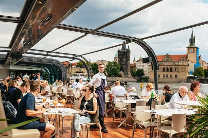 Billet Prague : Déjeuner-croisière sur la rivière Vltava dans un bateau en verre à toit ouvert