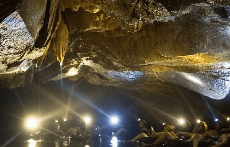 Vang Vieng : Tyrolienne, Tubing, Trekking et Lagon Bleu 1