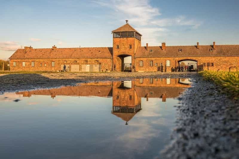 Auschwitz-Birkenau : Billet d'entrée en file d'attente et visite guidée