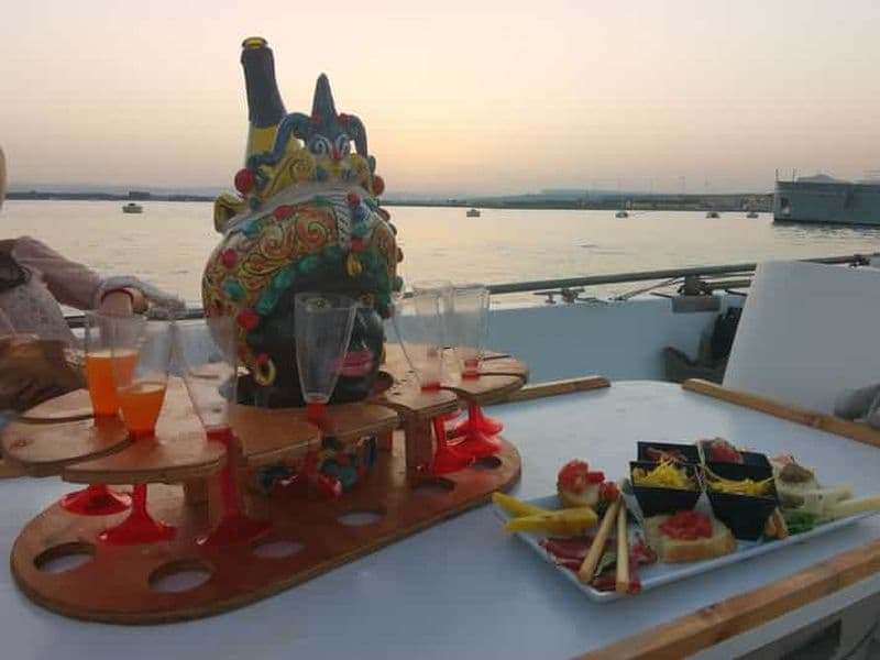 Syracuse : Croisière au coucher du soleil à Ortigia avec apéritif