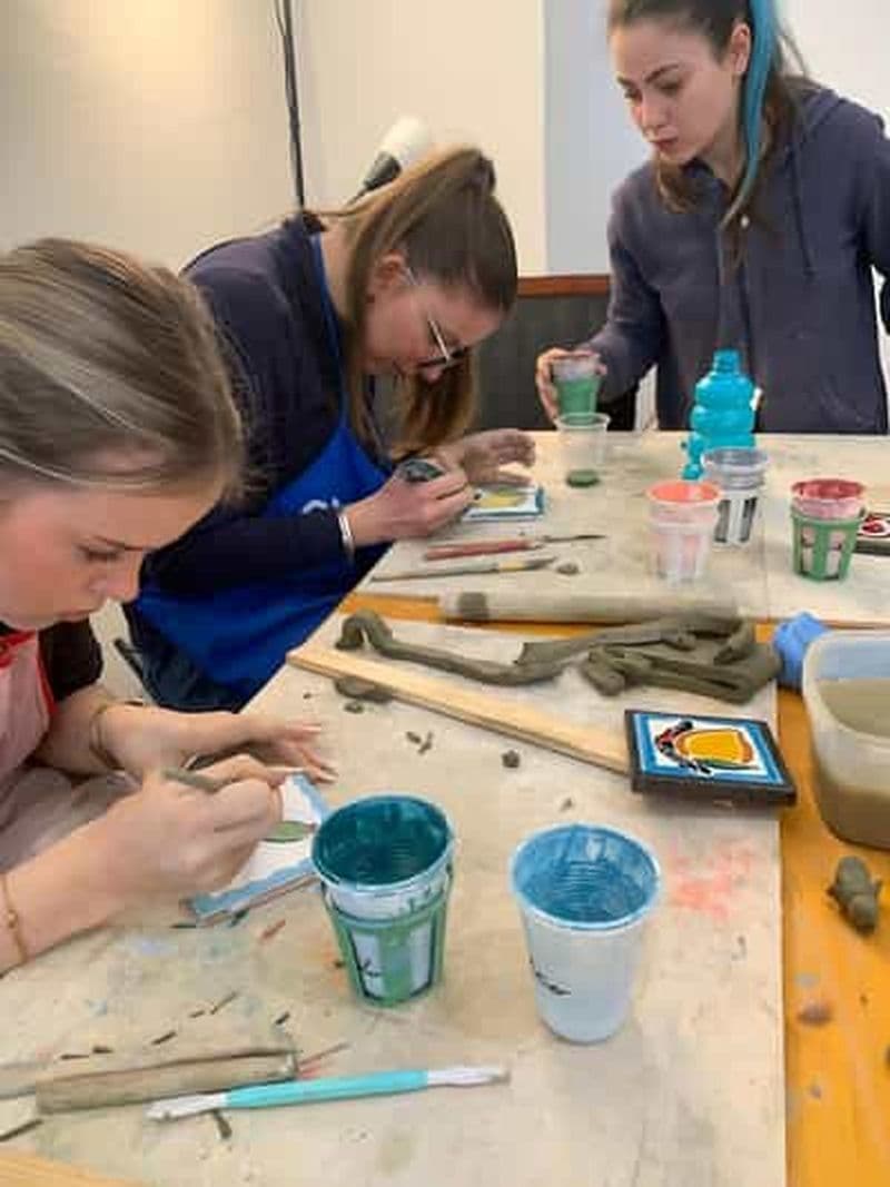 Billet Créez et emportez chez vous votre céramique sicilienne en pierre de lave de l'Etna.