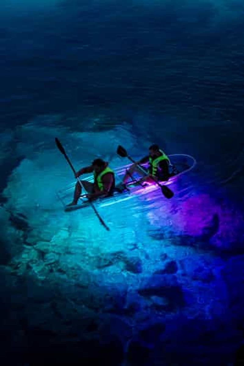 Pula : Excursion nocturne en kayak avec des kayaks lumineux