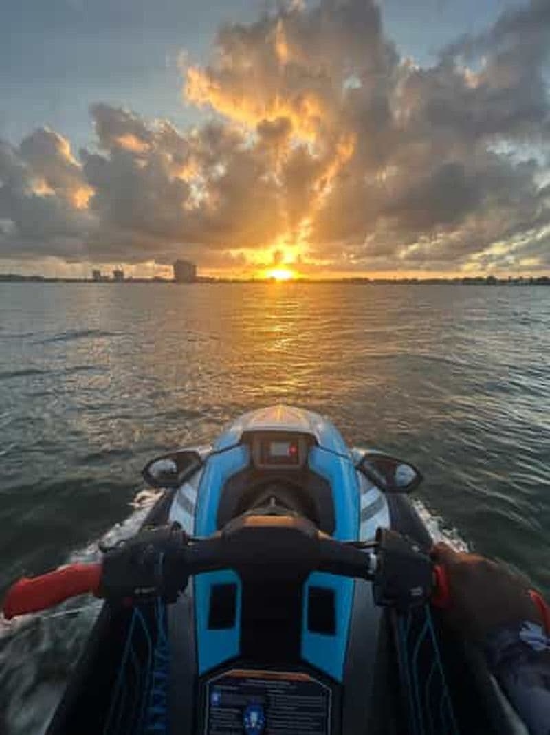 Miami : Location de jet-ski dans la baie de Biscayne et tour en bateau gratuit