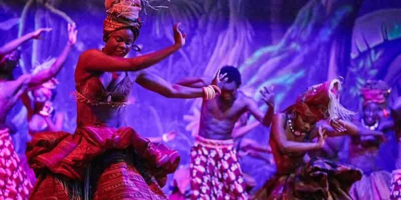 Nairobi : Spectacle de cabaret avec dîner au Safari Park Hotel