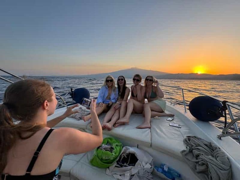 Billet Giardini Naxos : coucher de soleil avec observation des dauphins et apéritif