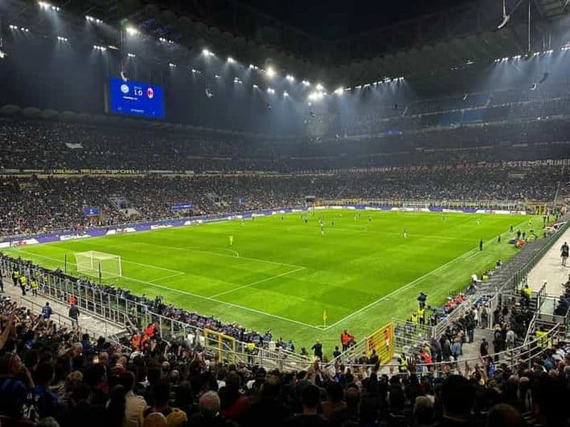 Milan : Participez à un match de football de l'Inter ou de l'AC Milan avec la population locale.