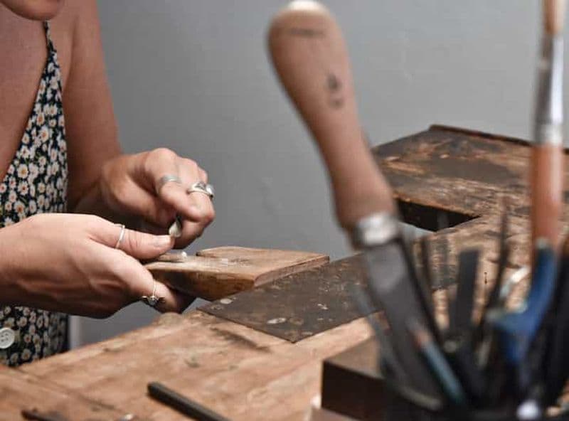 Billet Barcelone : Atelier d'une demi-journée sur les bagues en argent avec un bijoutier