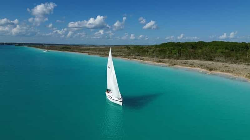Cours privé de voile sur la lagune de Bacalar