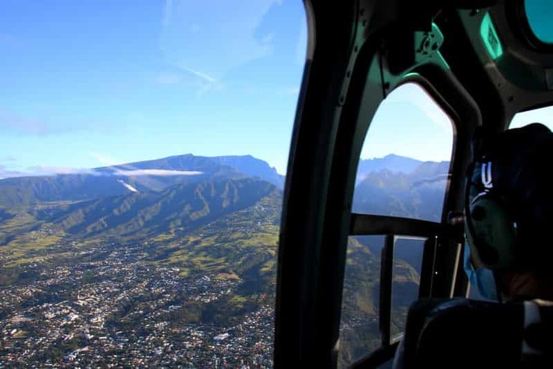 Depuis St Pierre : survol intégral de l'île de la Réunion en hélicoptères