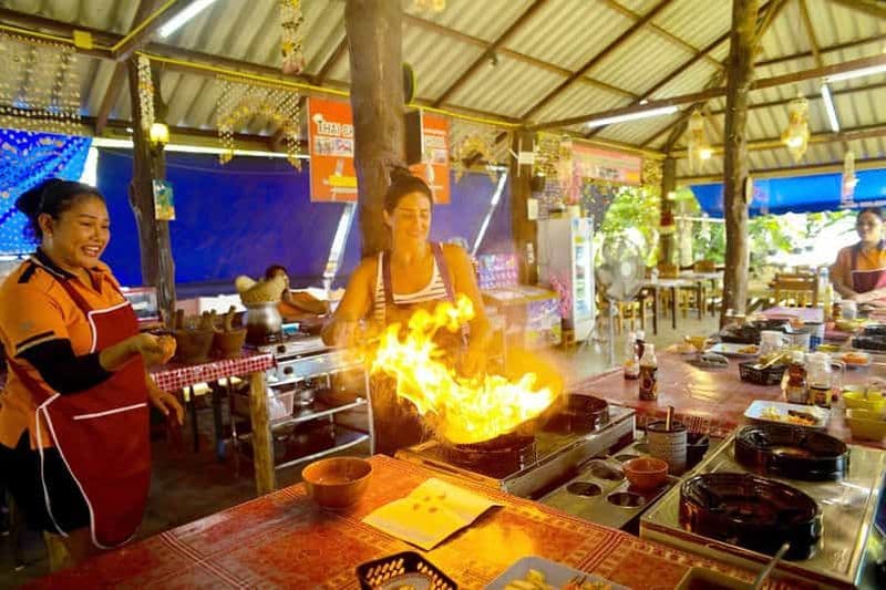 Krabi : Cours de cuisine à l'école de cuisine Thai Charm avec repas
