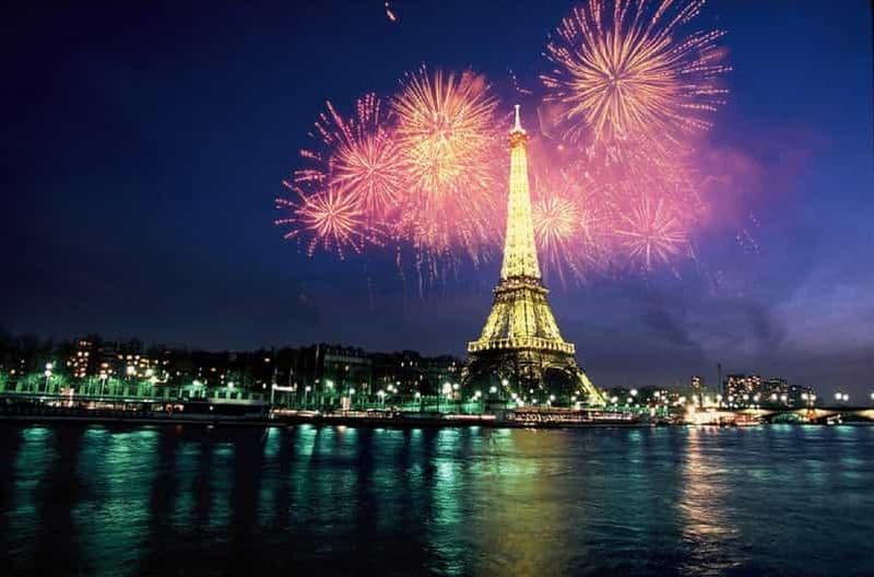 Paris : Croisière de célébration du Jour de la Bastille avec dîner de 5 plats