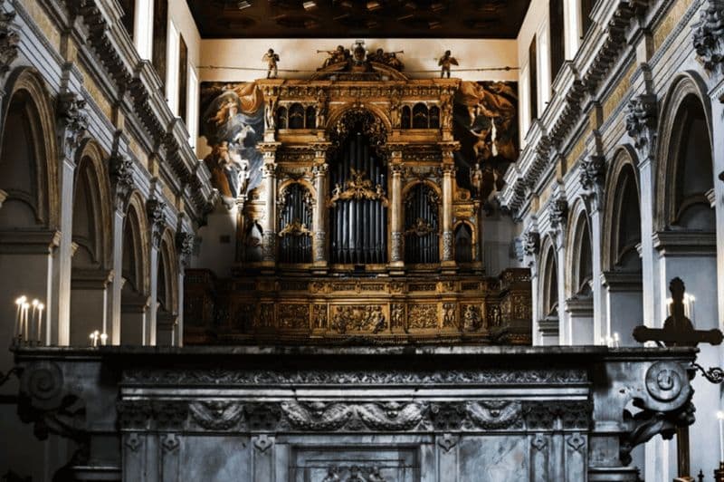 Naples : Bus à arrêts multiples et Sant'Anna dei Lombardi